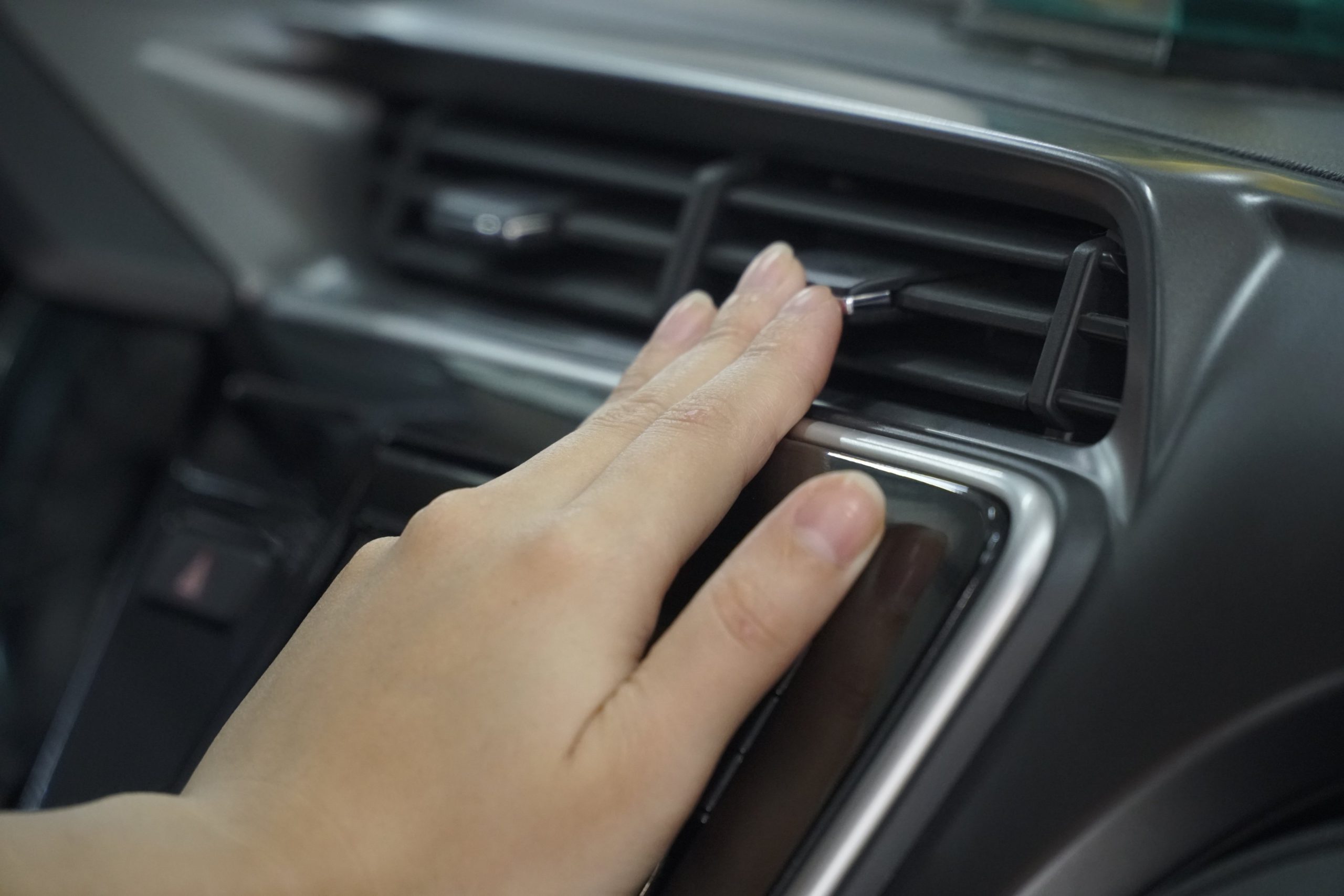 Xử lý hệ thống điều hòa để xử lý mùi trong xe ô tô