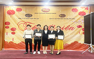 CBNV xuất sắc nhận giải thưởng của năm